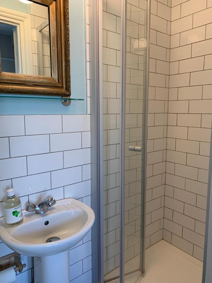 Sunny Ensuite Room And Annex Near Tottenham Stadium Лондон Экстерьер фото