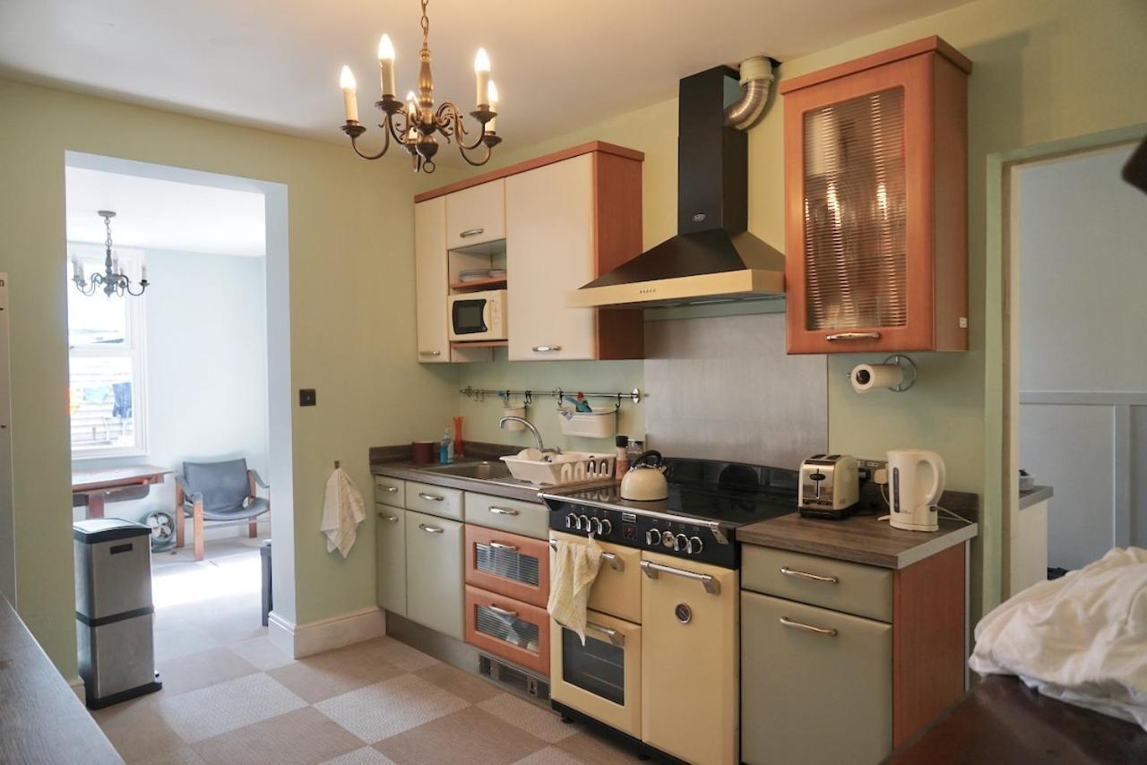 Sunny Ensuite Room And Annex Near Tottenham Stadium Лондон Экстерьер фото