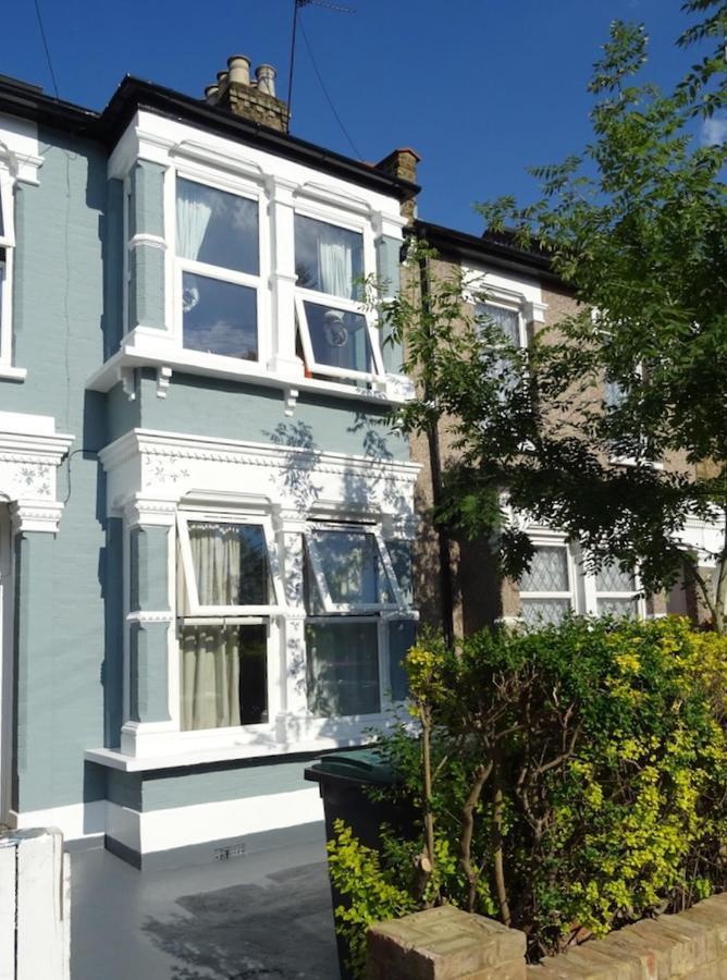 Sunny Ensuite Room And Annex Near Tottenham Stadium Лондон Экстерьер фото